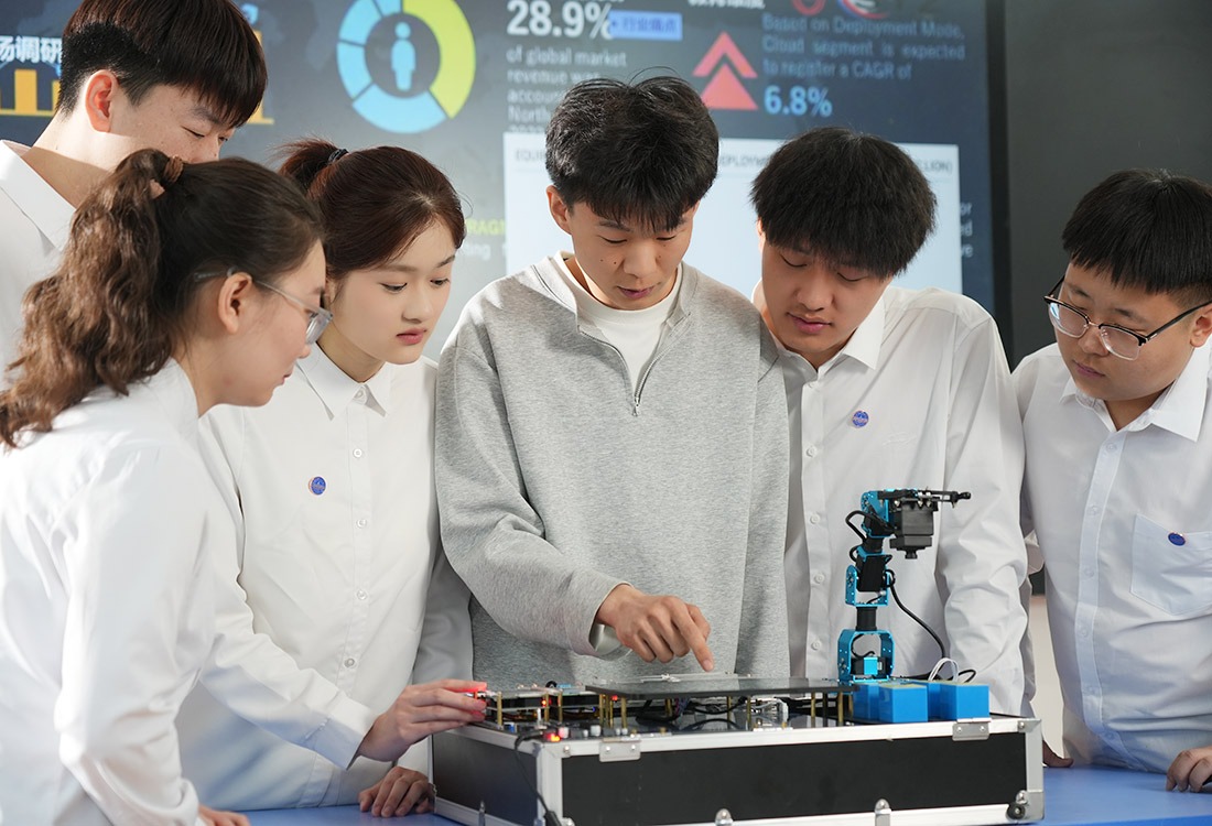一堂课，能陪伴学生走多远？他们用人生经历作答