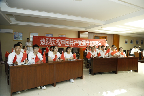 williamhill体育集中收看庆祝中国共产党成立100周年大会