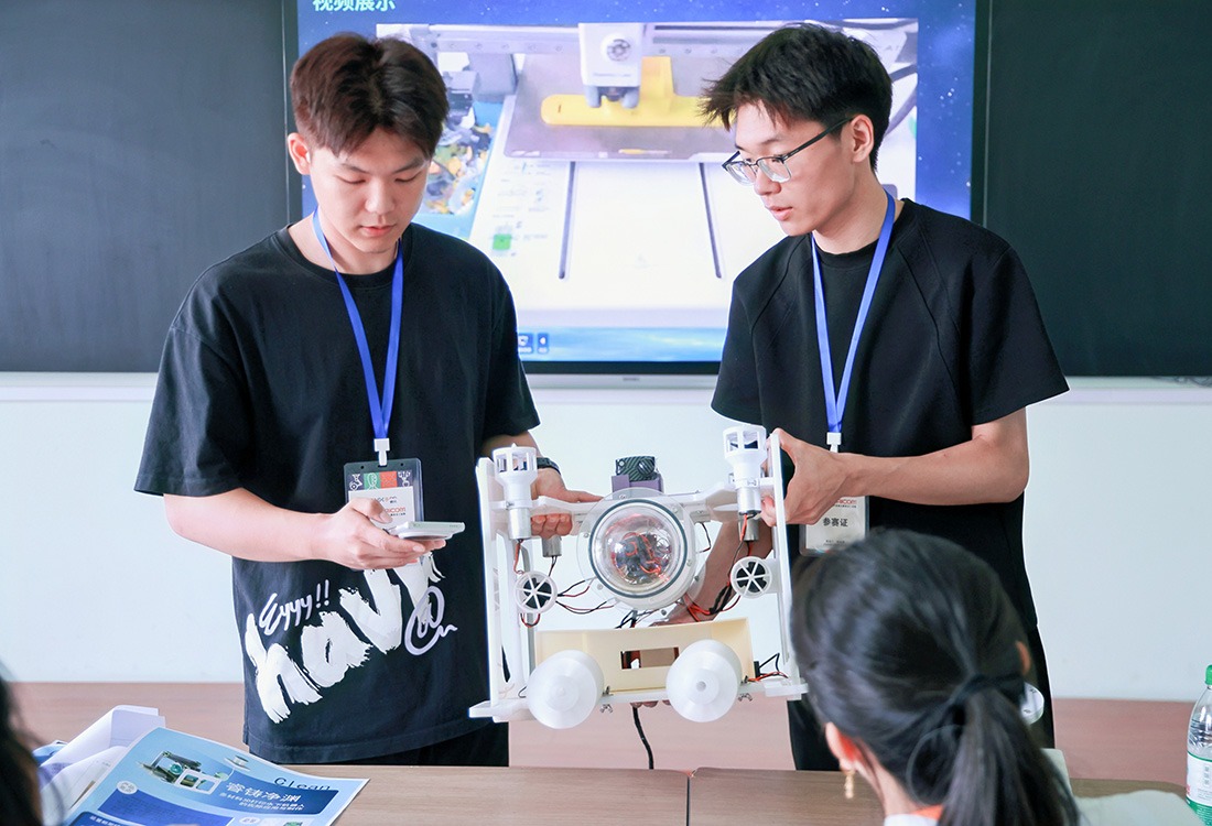 当科技遇见青春：2025睿抗机器人开发者大赛燃爆华德
