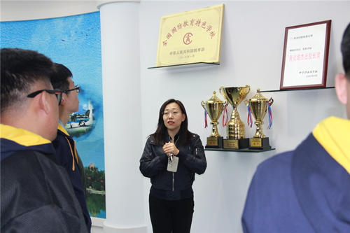 我校机电与汽车工程学院0593303班校友毕业十年重返母校欢聚