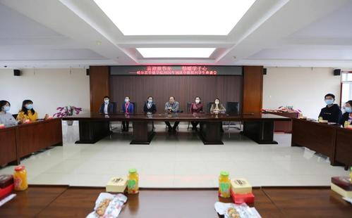 我校举行国庆中秋慰问学生座谈会